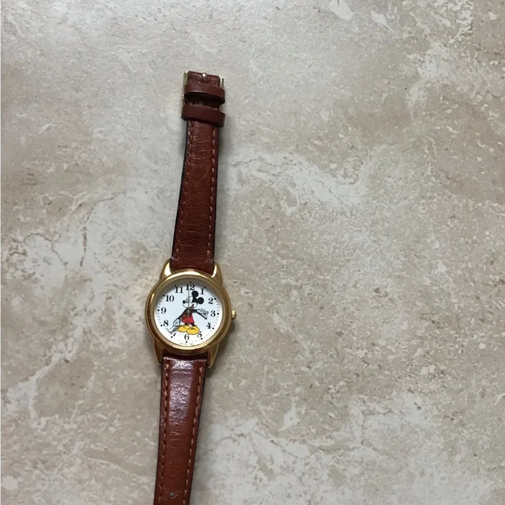 Vintage Disney Mickey Mouse Lorus Watch - Picture 3 of 10